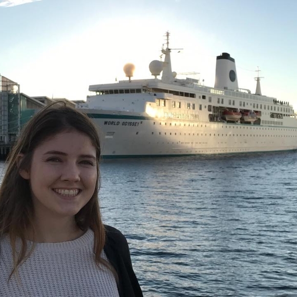 Meet your Posher, Mikayla - Picture 1 of 1